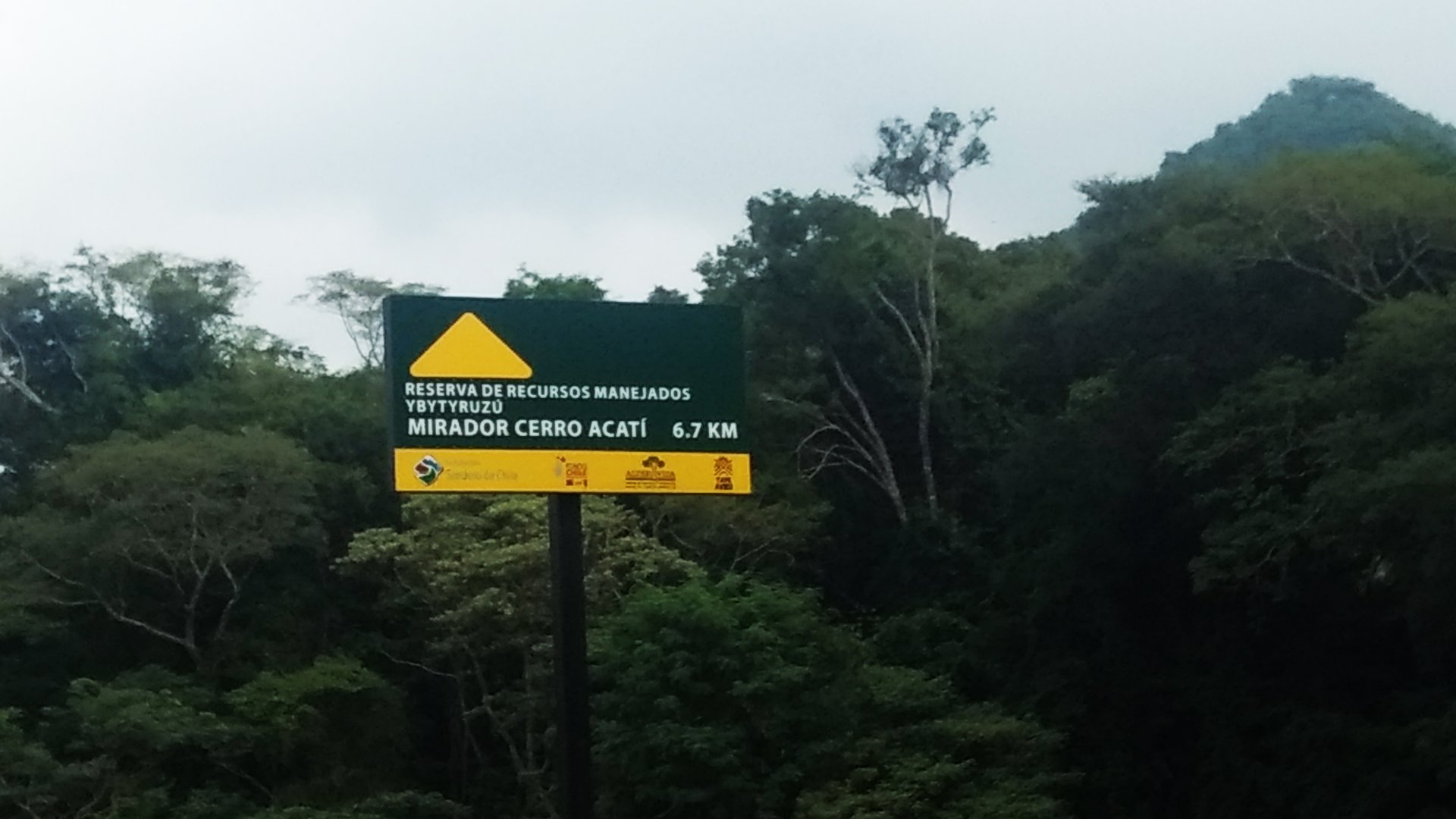 Señal caminera en Cordillera del Ybytyruzú
